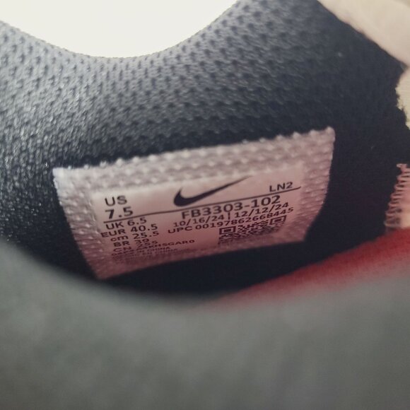 NEW Nike Vapor Speed 3 Football Cleats FB3303-102 Size 7.5 White Red - Picture 7 of 7